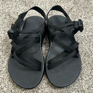 Chaco black strappy sandals size 10M hiking camping summer comfy